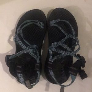 Chacos youth 4 fits women 6